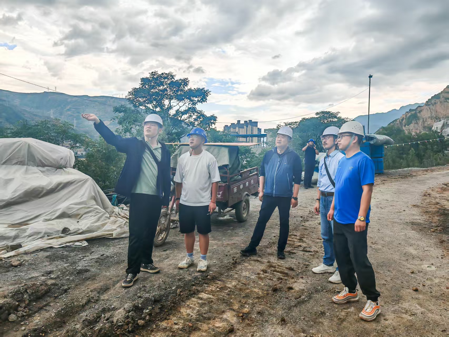 查隐患筑防线 暖人心鼓干劲——我院开展安全检查“回头看”暨一线员工慰问活动