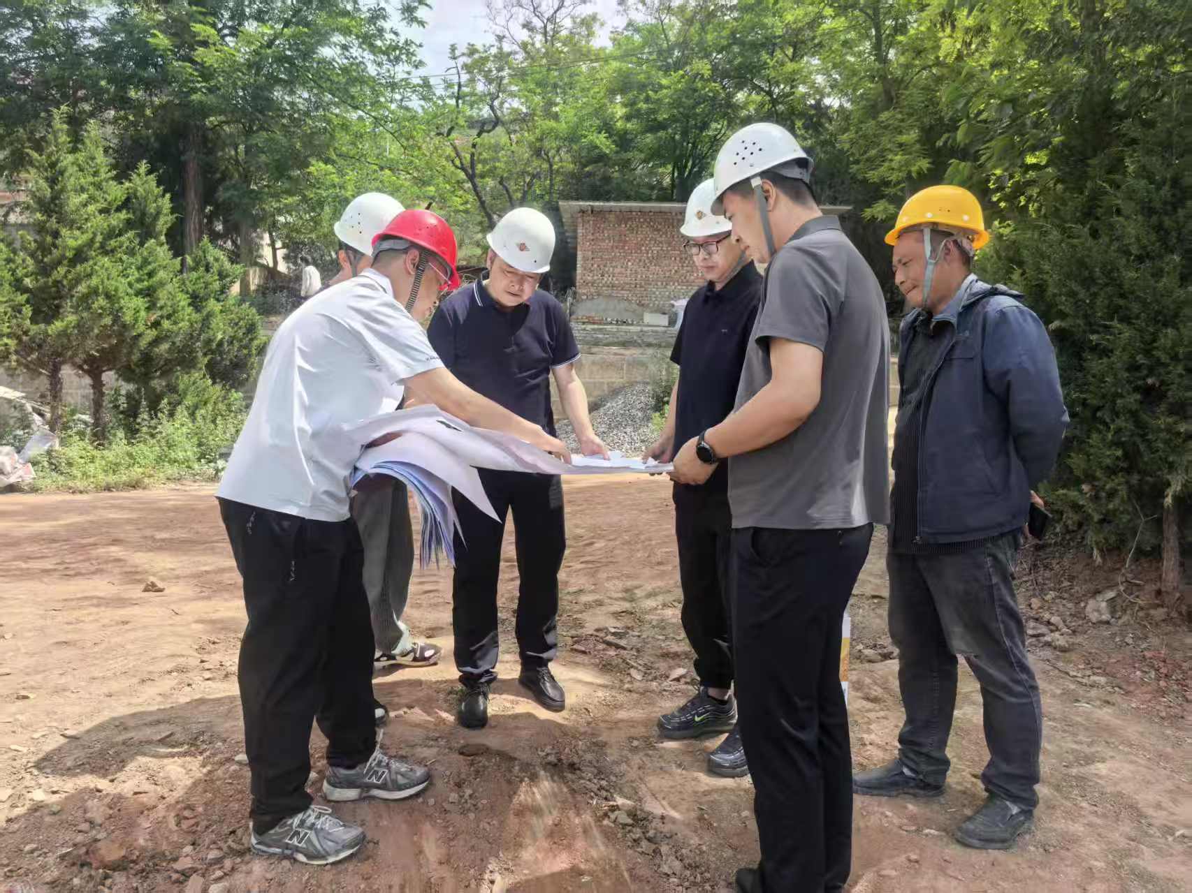 汛期防险保安全 筑牢工程防护线——张朋定带队督导石大坪村地质灾害综合治理工程汛期安全生产工作